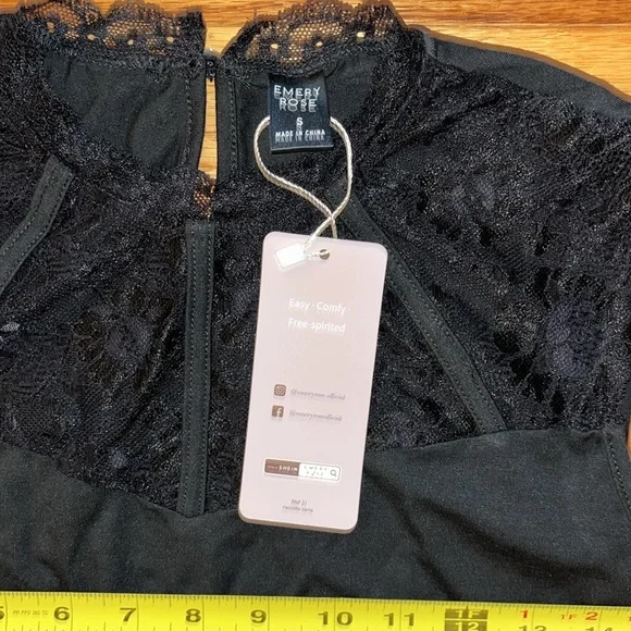 EMERY ROSE DRESS - Picture 5 of 7